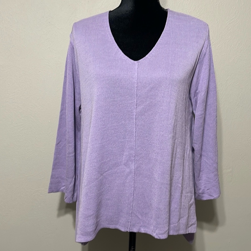 Libra lavender V-neck sweater, 3/4 sleeve, handkerchief/shark bite hem, Large